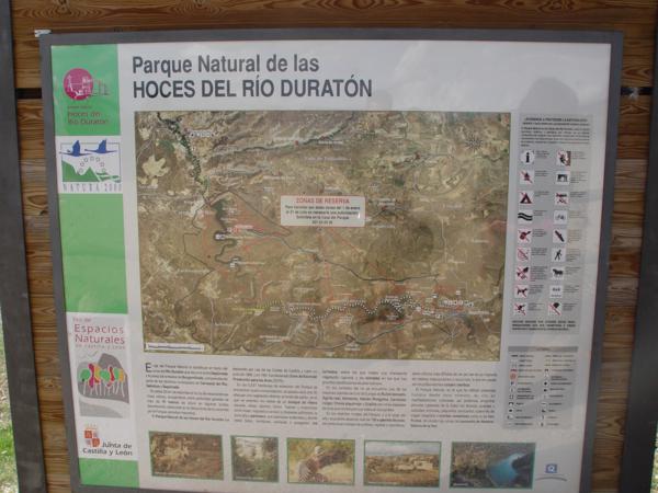 Cartel en el parquing del Parque Natural de las Hoces del Río Duratón