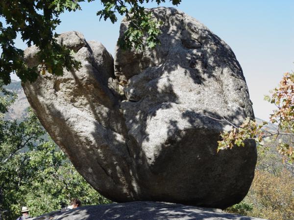 Otra visión de la Piedra Caballera en la cercanía de la Silla de Felipe II_600x450