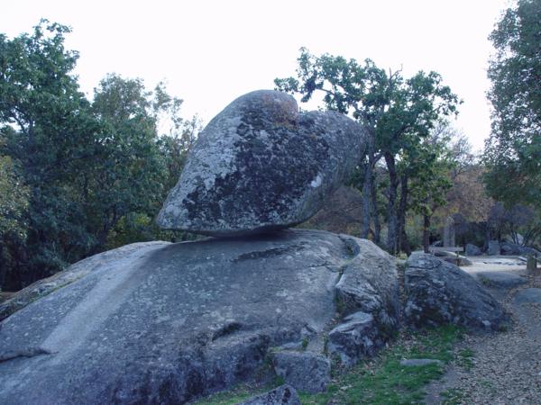 Piedra Caballera en la cercanía de la Silla de Felipe II_600x450