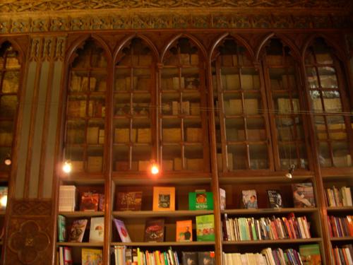 Librerias de la Librería Lello vista desde arriba (Oporto)