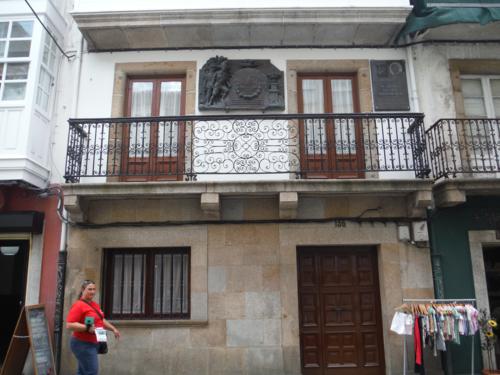 Camino de Santiago inglés.  Rua María, 136, Ferrol (casa donde naceron los hermanos Franco)