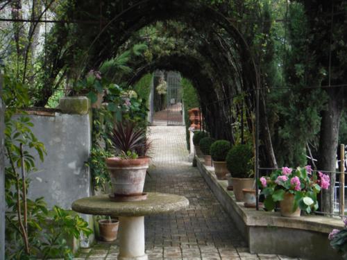 Jardín de Santos (Penáguila) Influencias y descripción del jardín