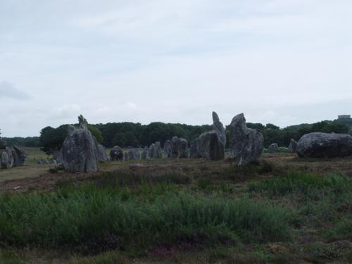 Descripción de los Alineamientos megalíticos de Carnac en la Bretaña Francesa‏
